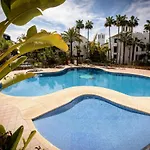 Classical Apartament In Elviria