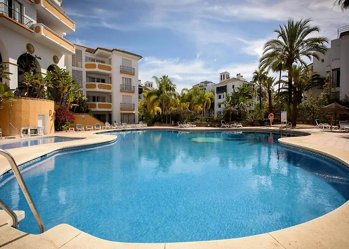 Classical Apartament In Elviria